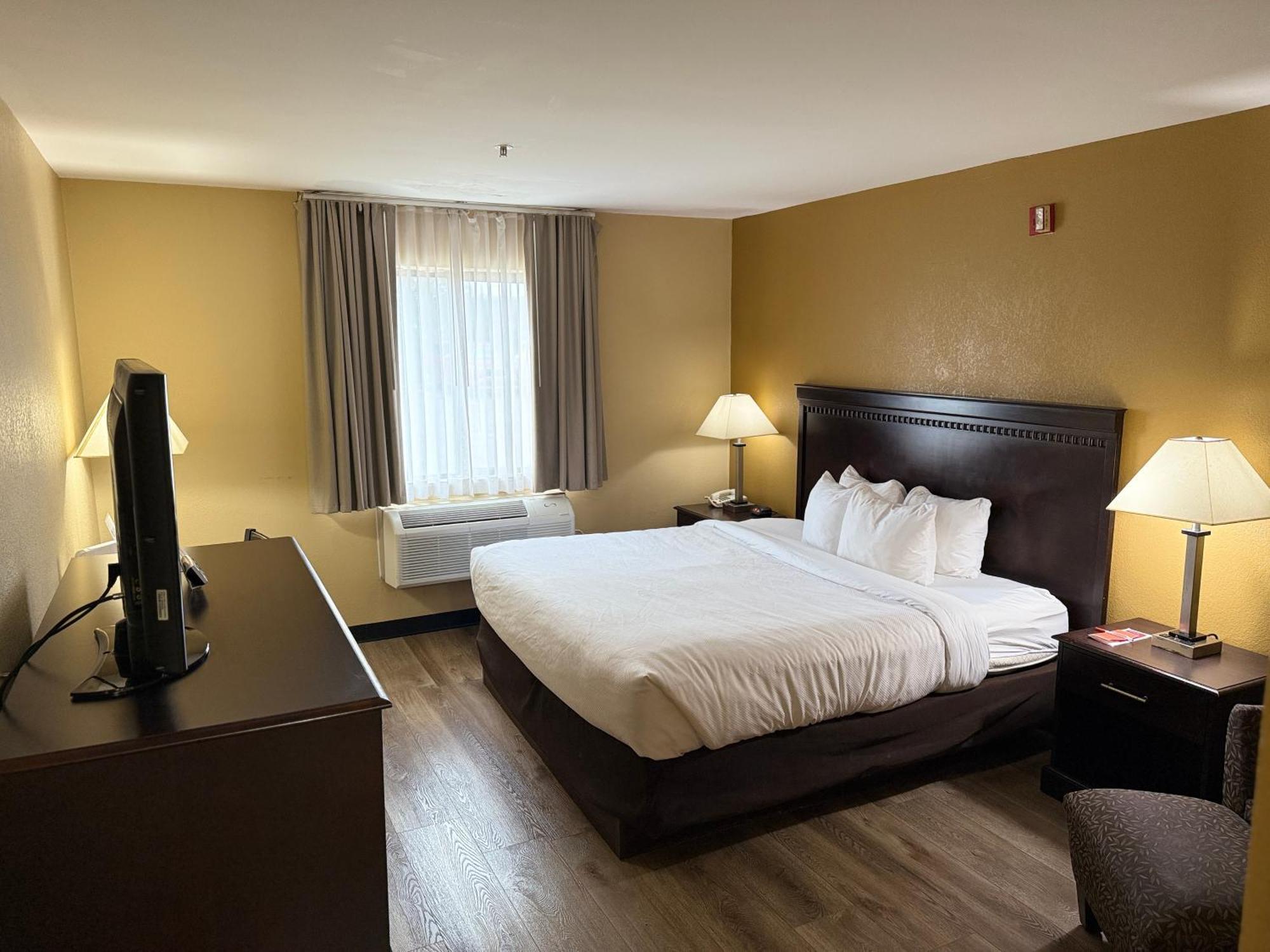Econo Lodge Inn & Suites Monroe Exteriör bild