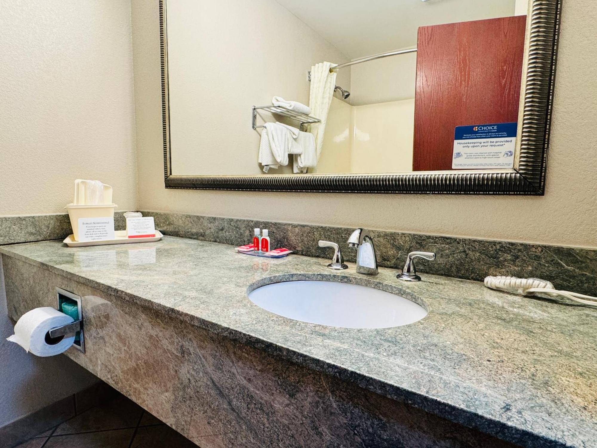 Econo Lodge Inn & Suites Monroe Exteriör bild