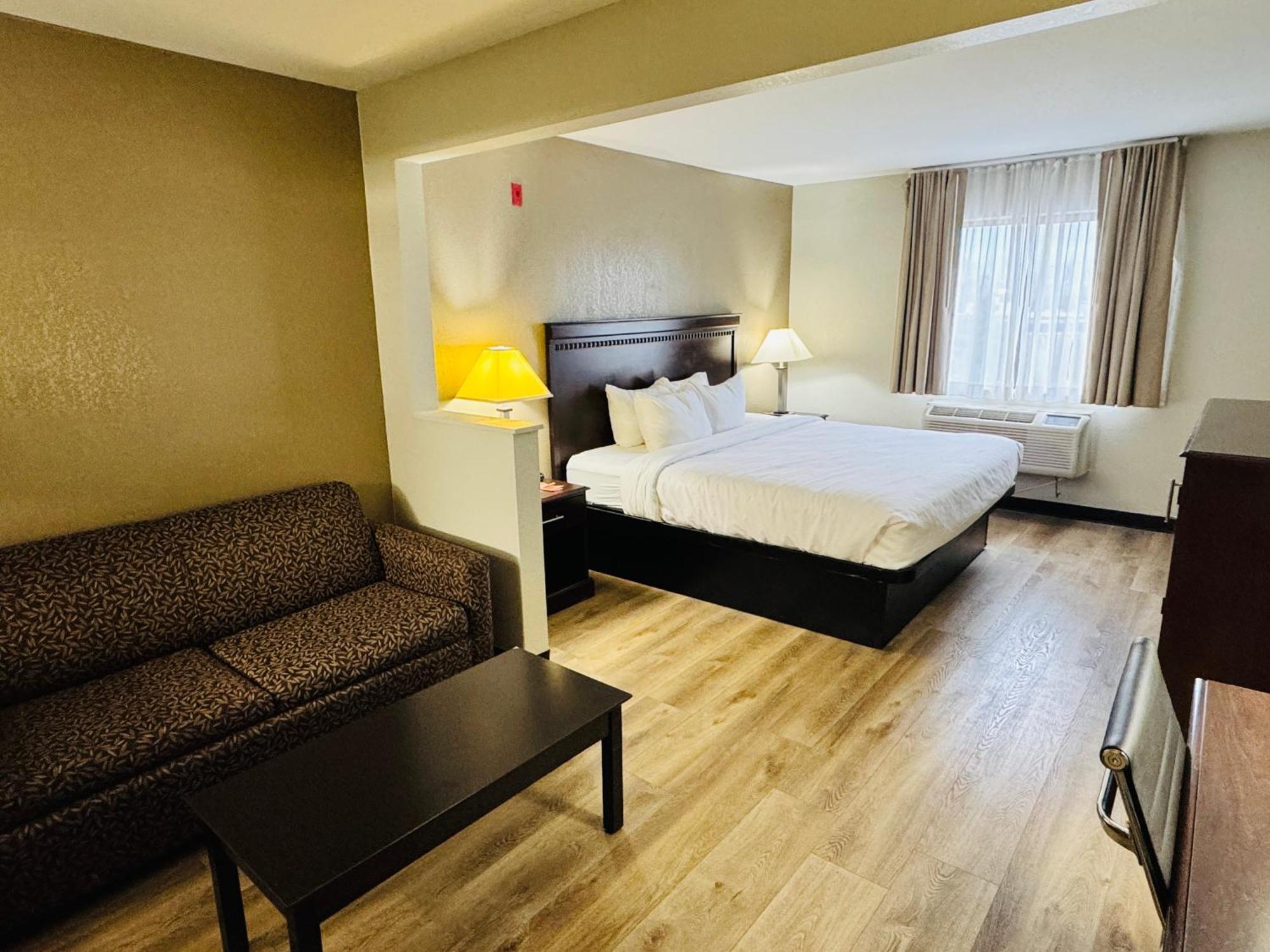 Econo Lodge Inn & Suites Monroe Exteriör bild