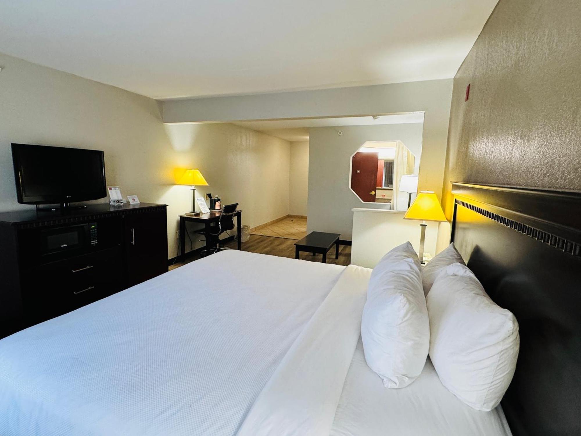 Econo Lodge Inn & Suites Monroe Exteriör bild